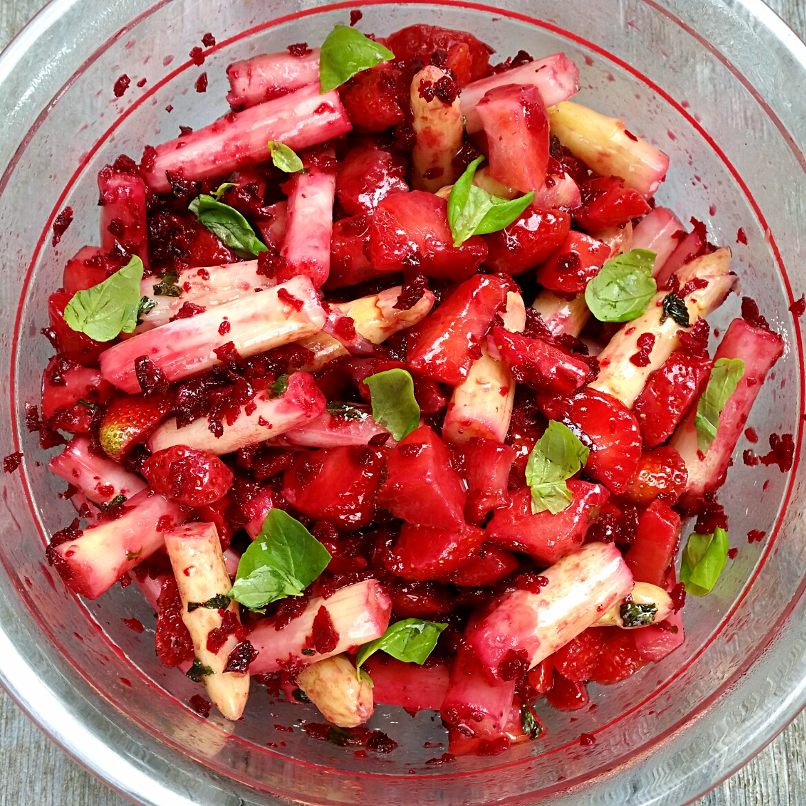 Rote Beete-Erdbeer-Spargel-Salat - san-4-art