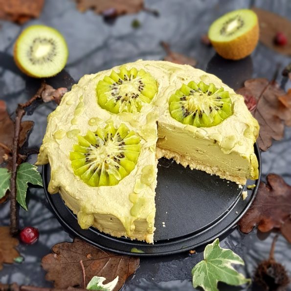 Matcha-Zitronencremetorte mit fruchtigen Kiwis